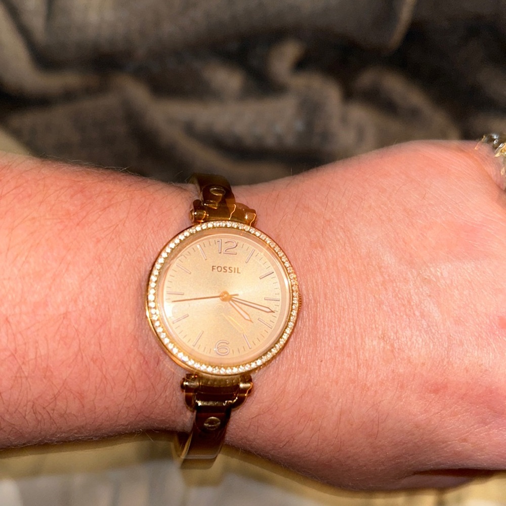 Fossil watch for Small wrist needs a battery